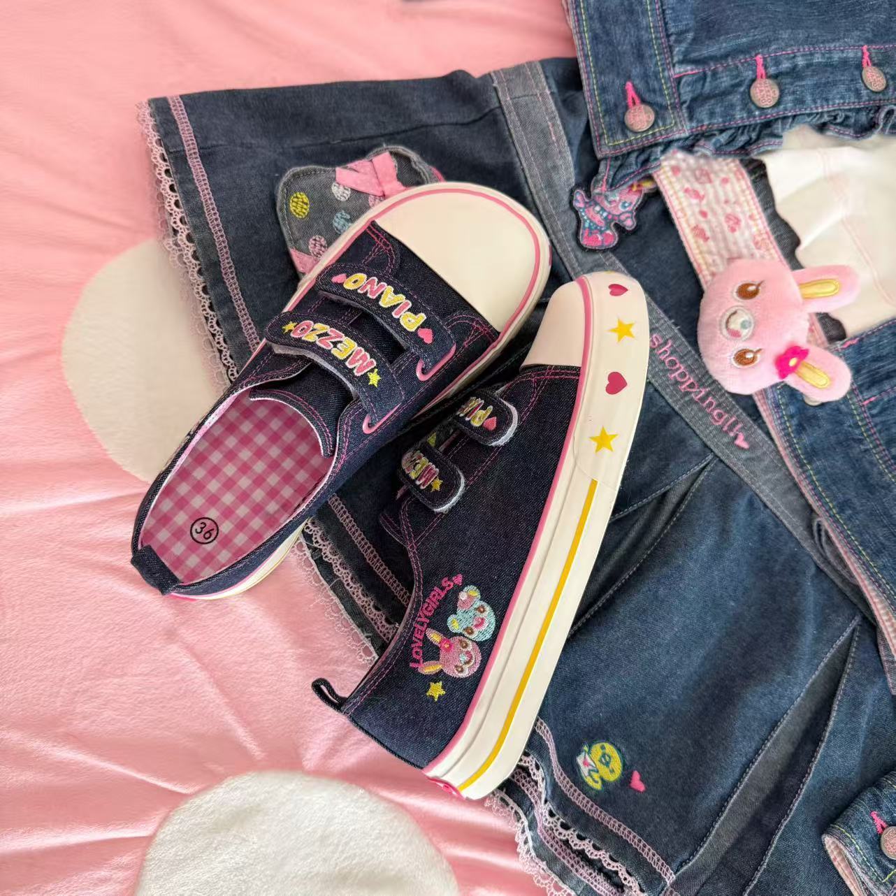Women Shoes Store - 봄 여름 신상 로우탑 자수 스니커즈